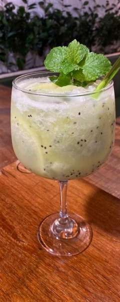 Caipirinha de Kiwi ou morango